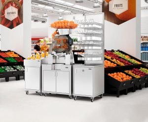 Zumex 08826 Speed S+ Self Service All-in-One High Capacity Automatic Feed Juicer with Wide Mirror Podium - 40 Fruits / Minute - Image 4